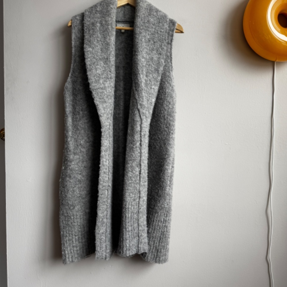 LOFT Gray Sleeveless Sweater Vest